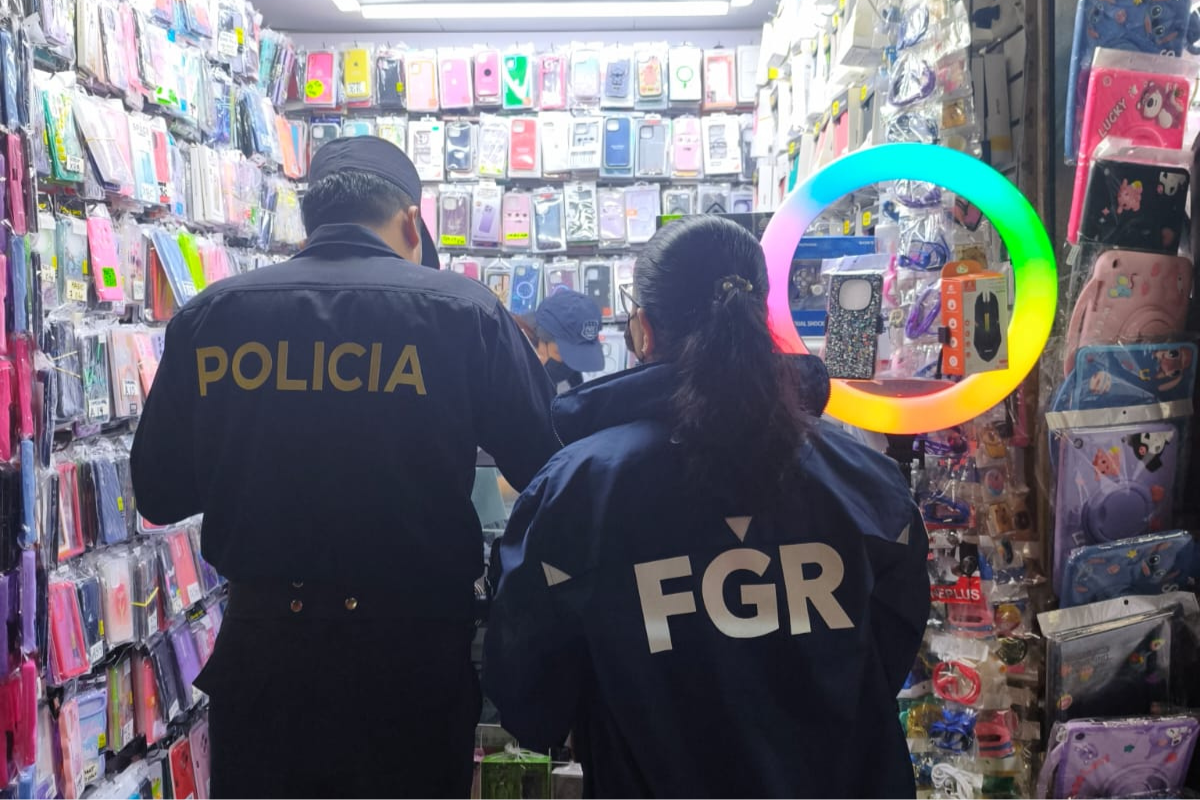 FGR y PNC realizan allanamientos en mercados capitalinos para combatir venta ilegal de dispositivos electrónicos