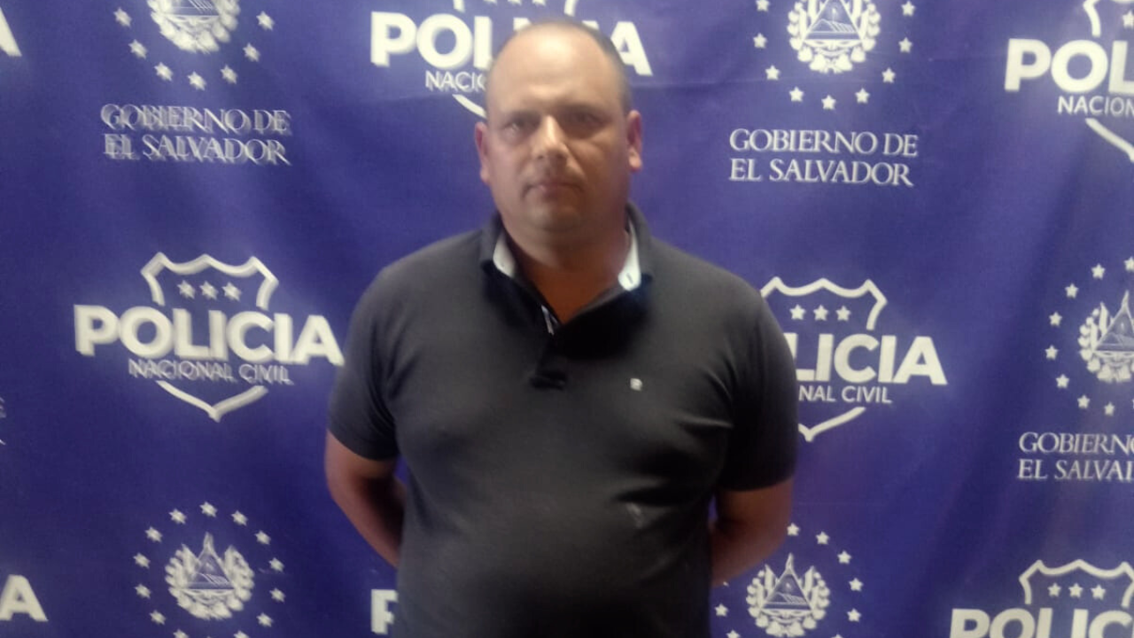Agente de la PNC requerido por la FGR fue capturado esta noche