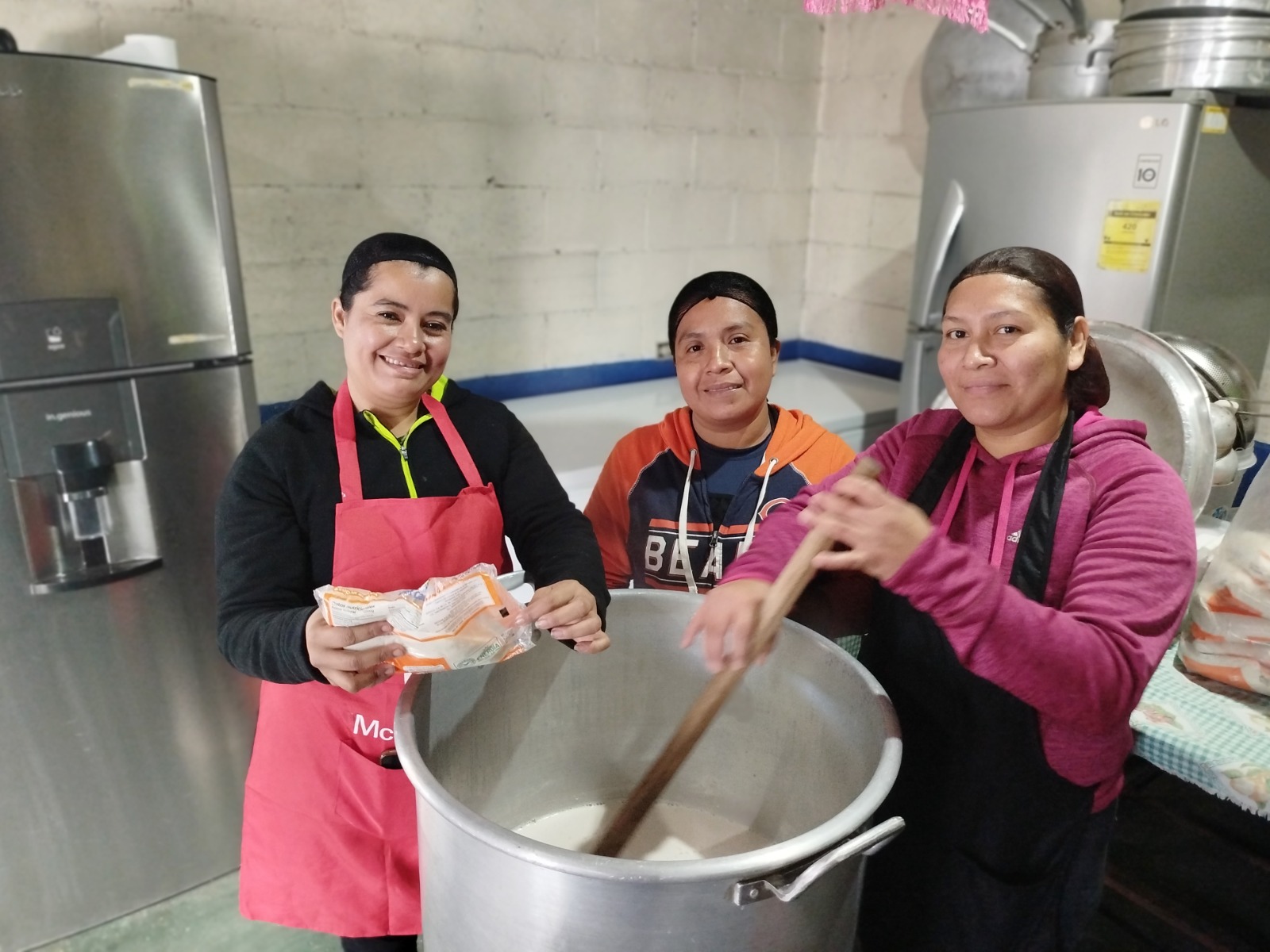 Recibieron a los alumnos con arroz en leche en Ahuachapán