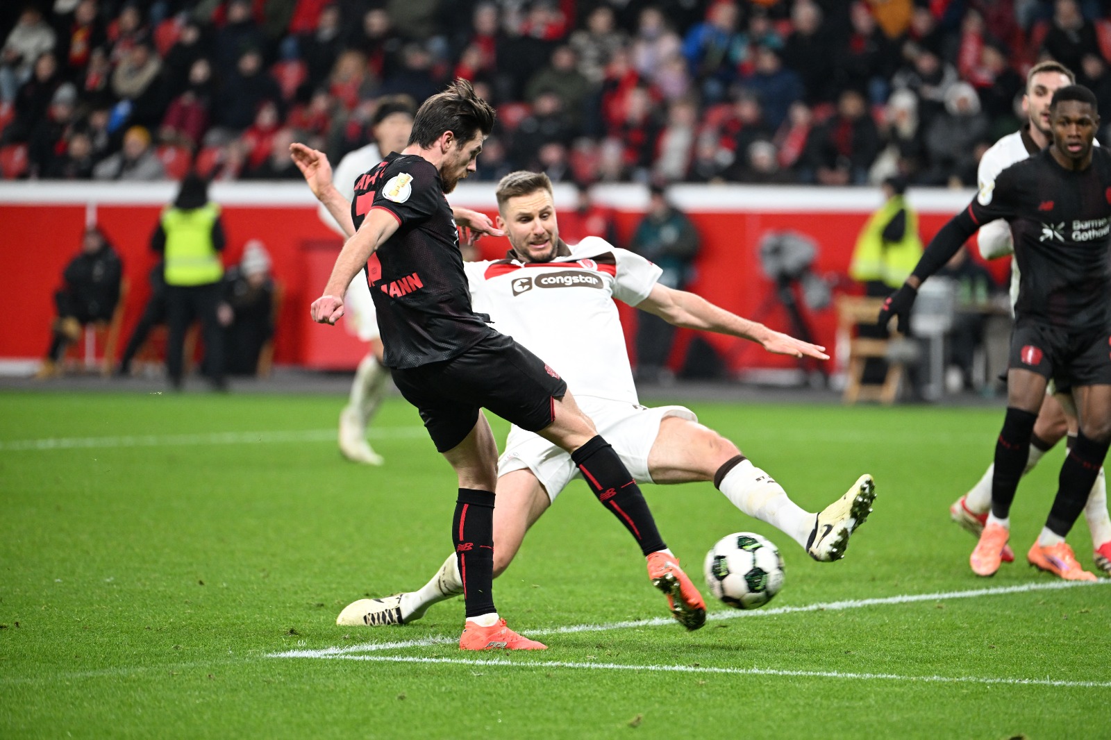 Leverkusen se mete en semis de Copa alemana tras vencer al St. Pauli
