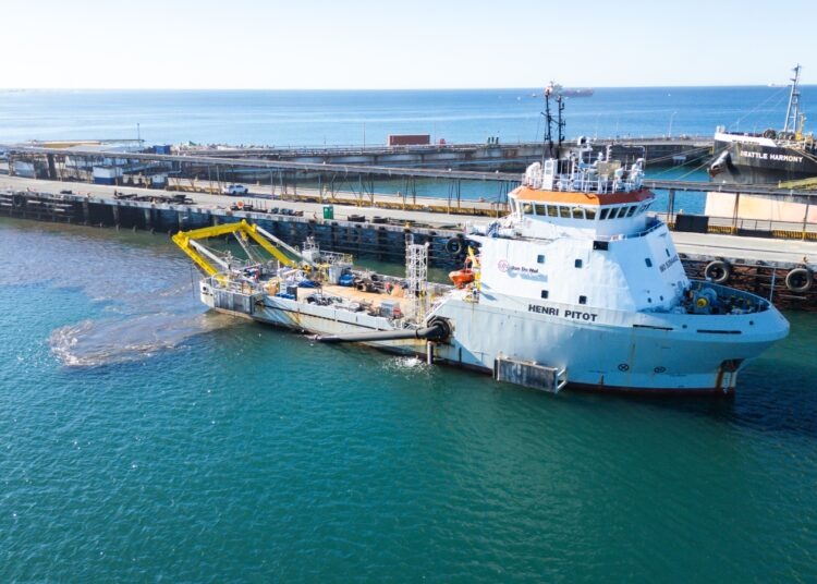 Unión Portuaria del Pacífico realiza labores de dragado en el puerto de Acajutla