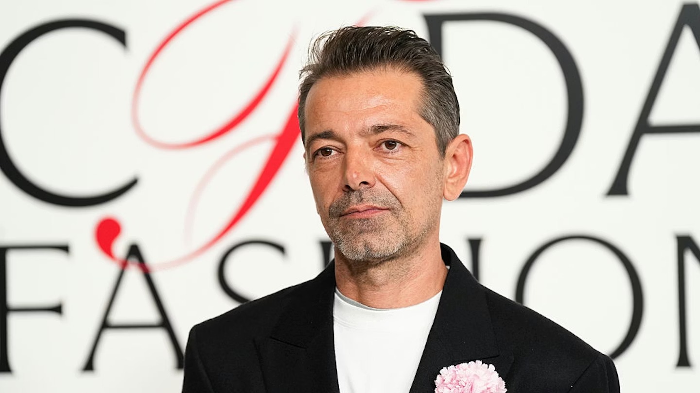 Versace nombra al belga Pieter Mulier como director artístico