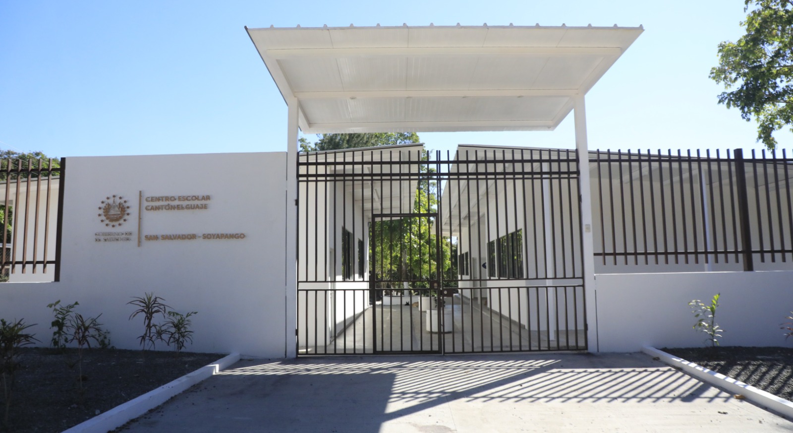 Gobierno de El Salvador transforma escuela olvidada por años y devuelve la seguridad