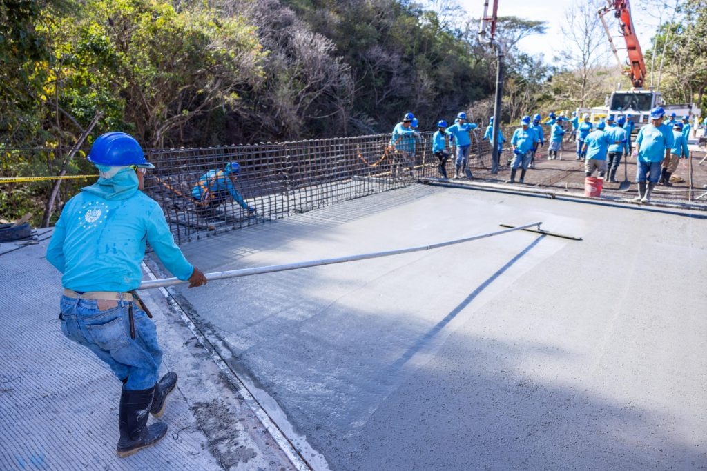 Obras en Puente sobre río El Jute llevan un 90 % de avance