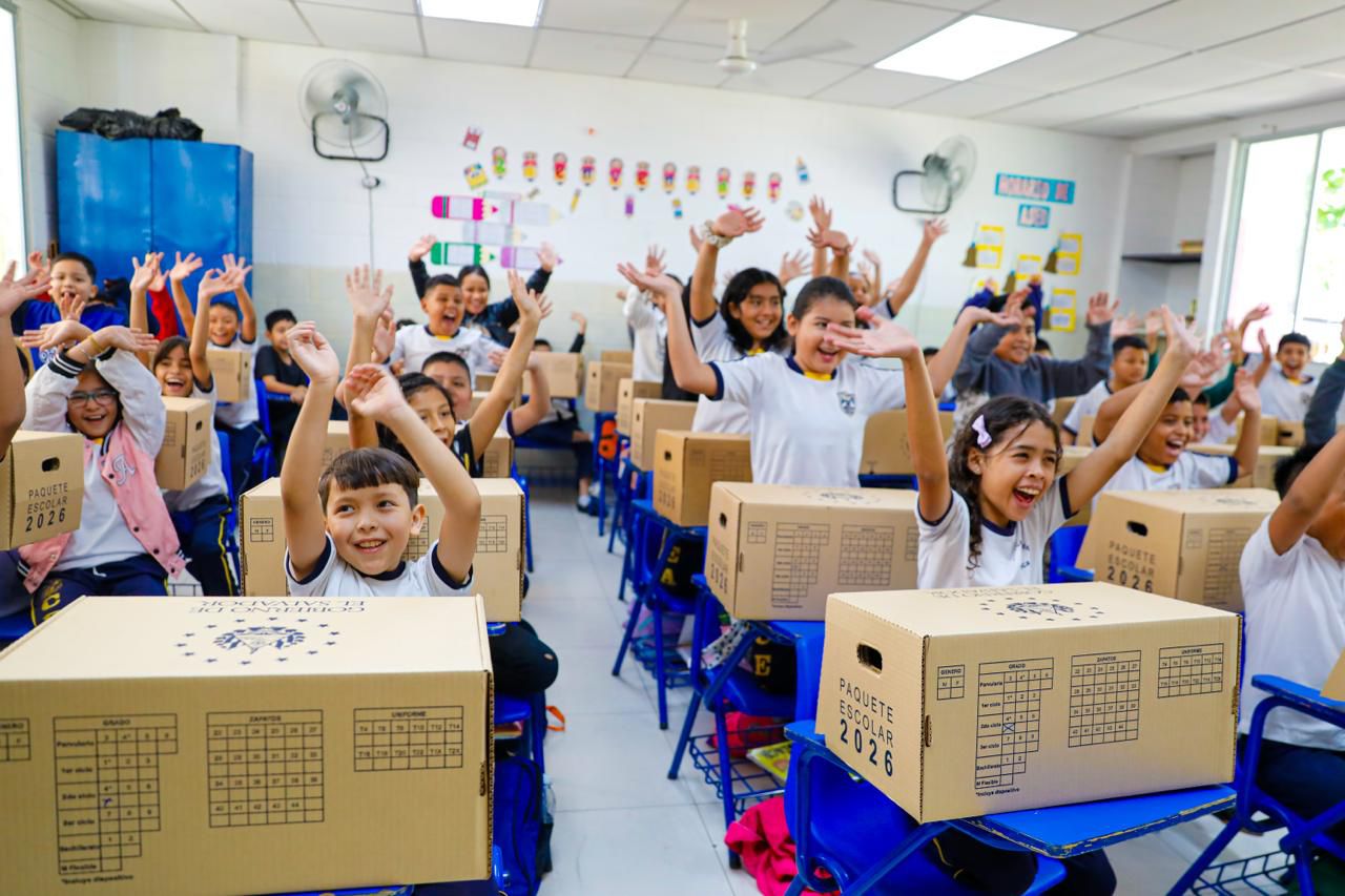 Gobierno avanza en entrega de 1.2 millones de paquetes escolares a estudiantes del sistema público