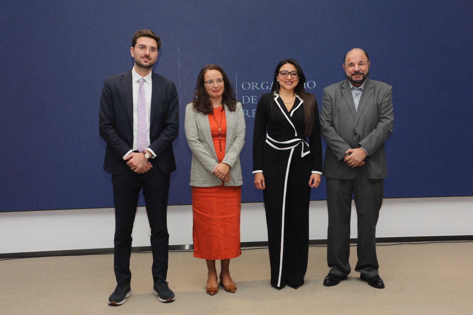 En la foto: Adrien Messih, representante de Google en el país; Kenia Delgado, representante de Comercio, Inversiones, y Turismo del BID; Mariana Gómez, directora ejecutiva del OMR; y Miguel Kattan, secretario de Comercio e Inversiones.