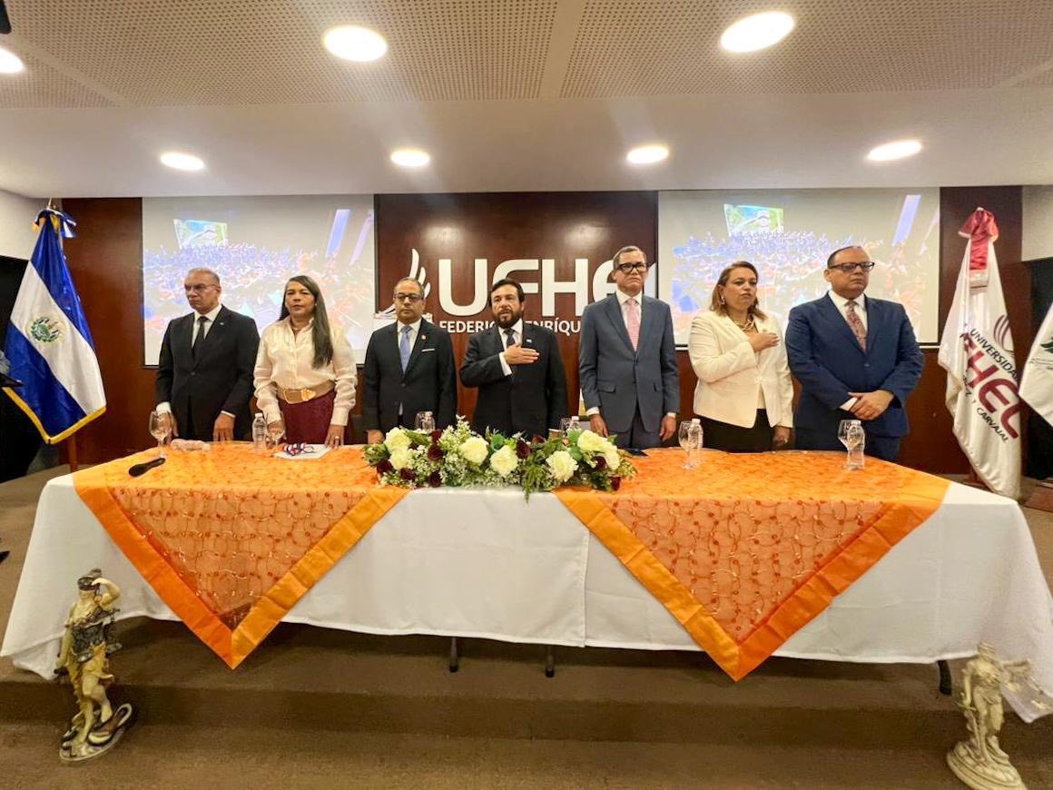 Vicepresidente Ulloa participa en República Dominicana en congreso sobre derechos del trabajo