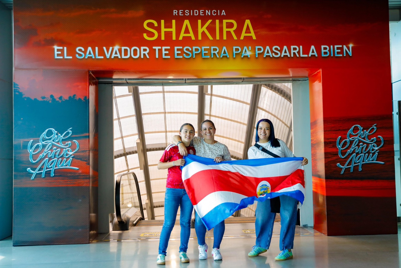 Visitantes internacionales continúan llegando a El Salvador por residencia de Shakira