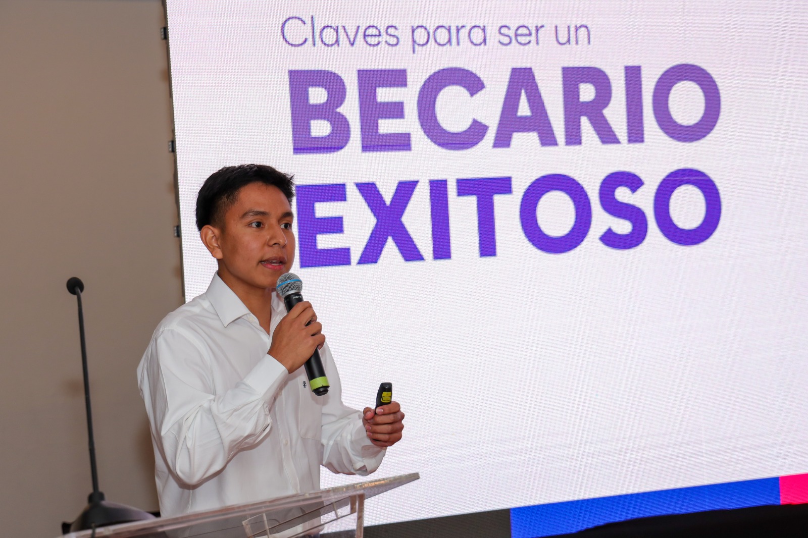 Fundación Gloria Kriete otorga 45 becas a jóvenes para su formación superior