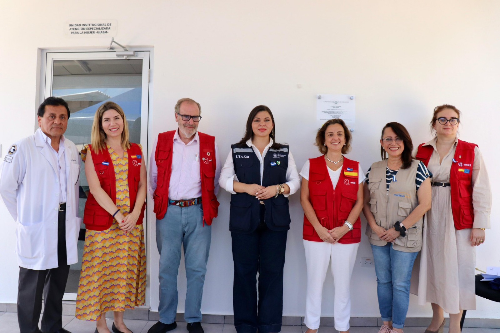 Gobierno de España acompañó la inauguración de una unidad para atender a mujeres en Chalatenango