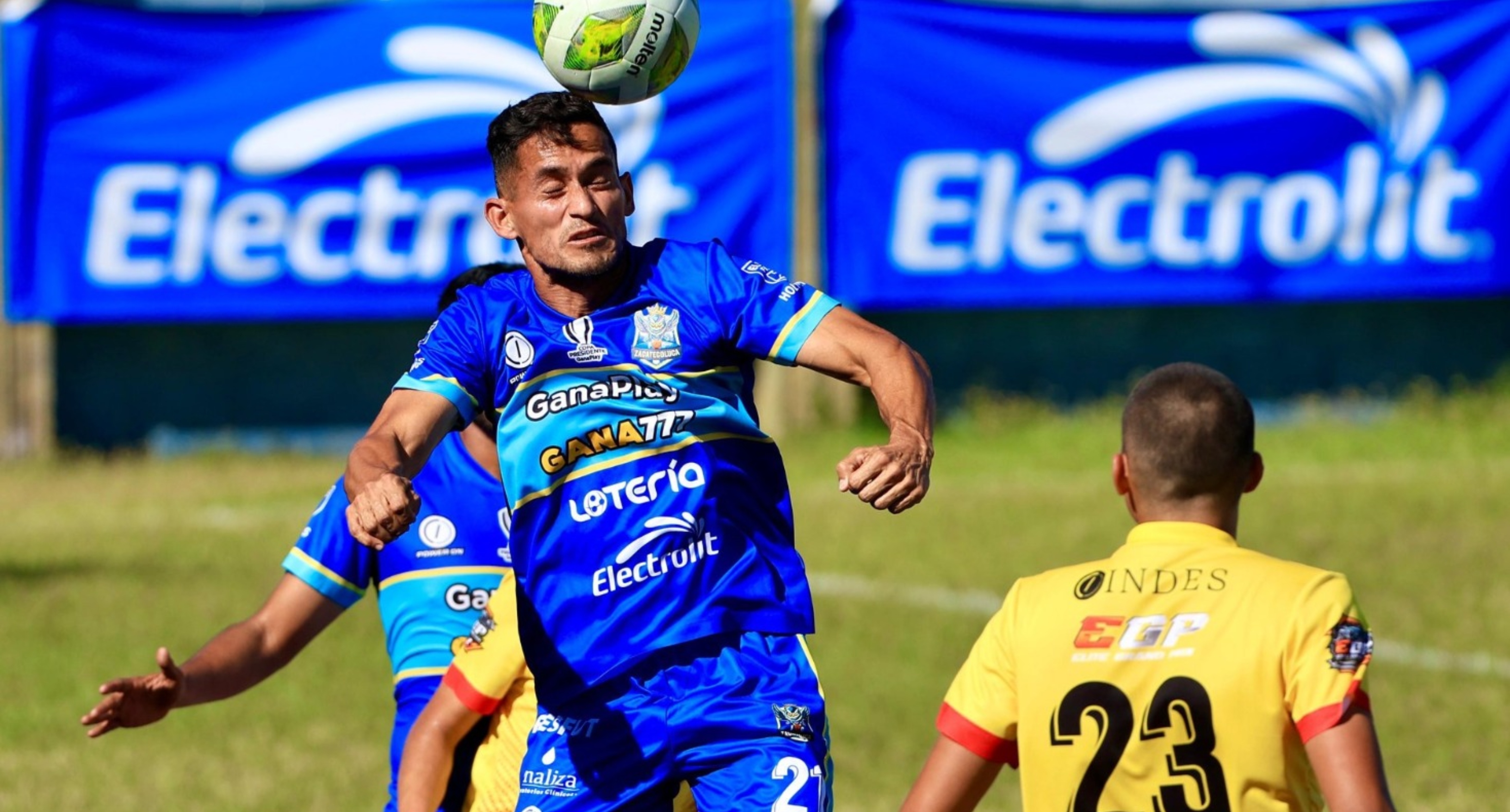 Batacazo a los tecolotes de Zacatecoluca
