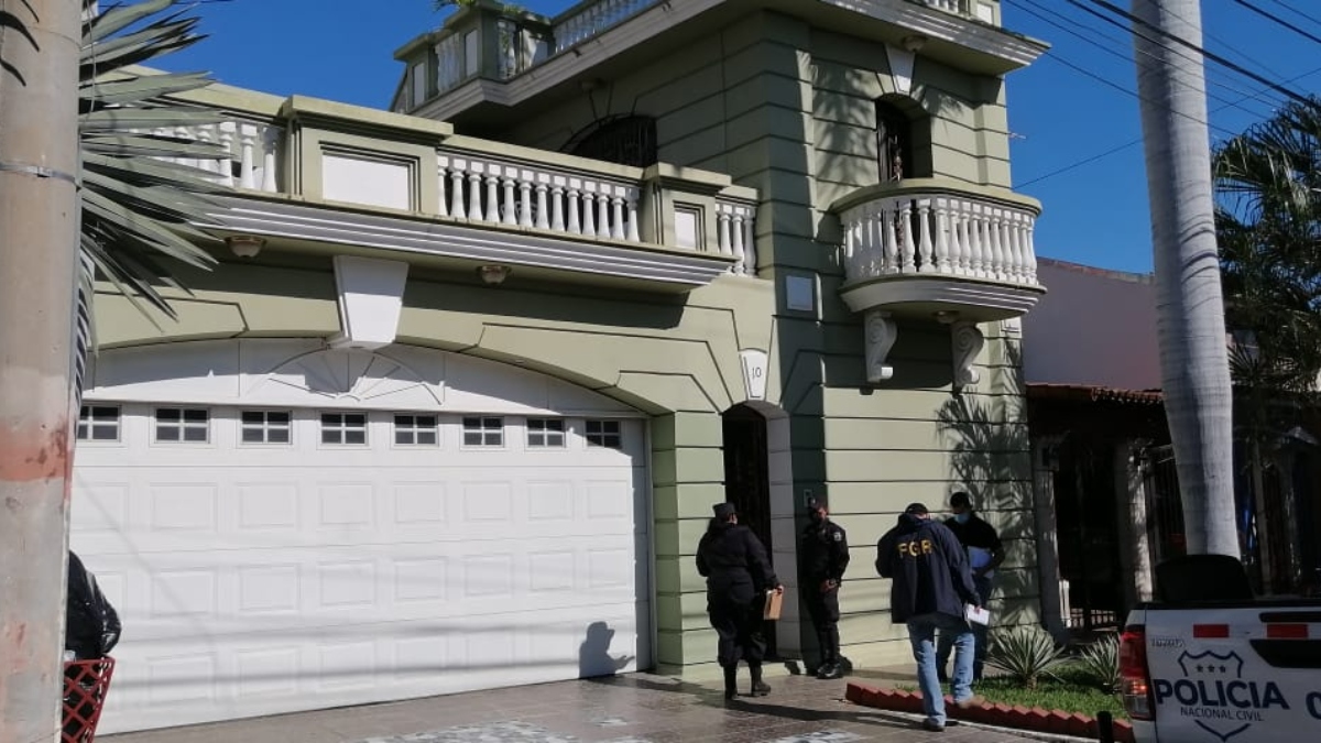 Fiscalía busca que 27 bienes confiscados a empresario y su familia pasen al Estado
