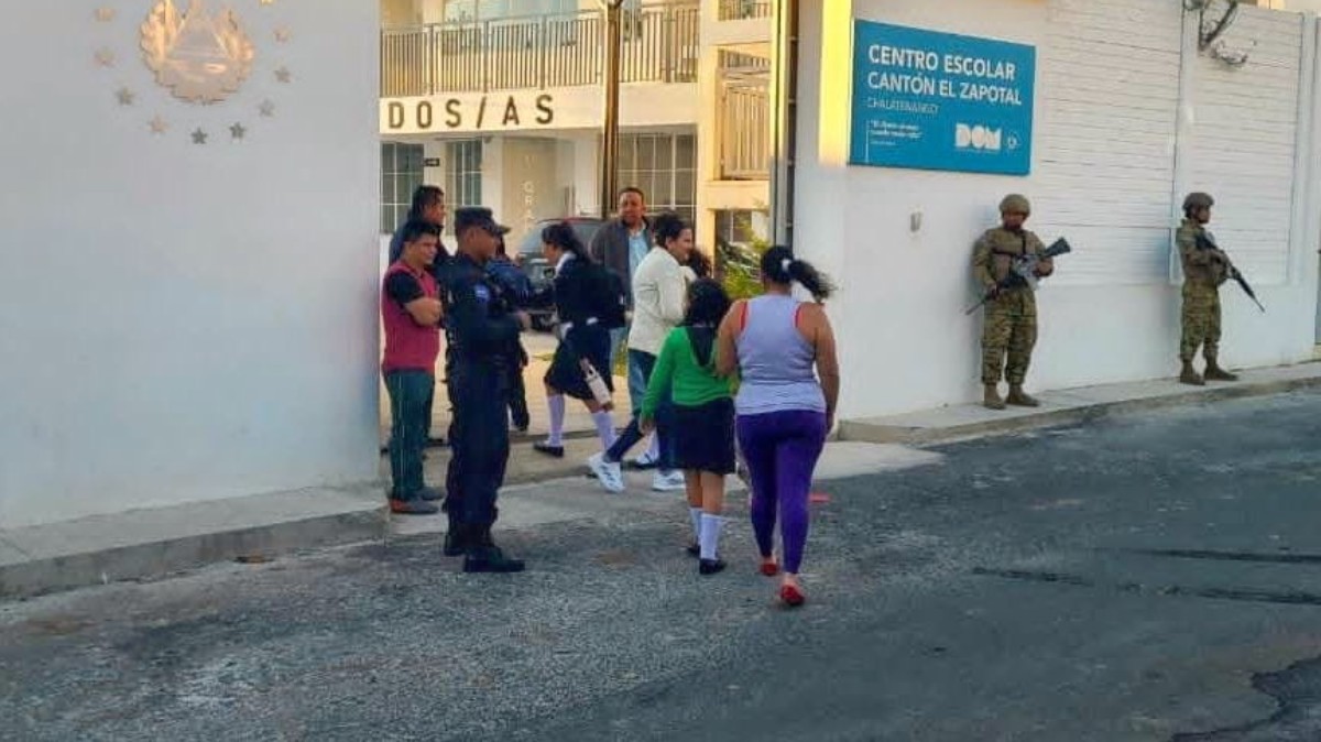 Policía garantiza la seguridad en los centros educativos