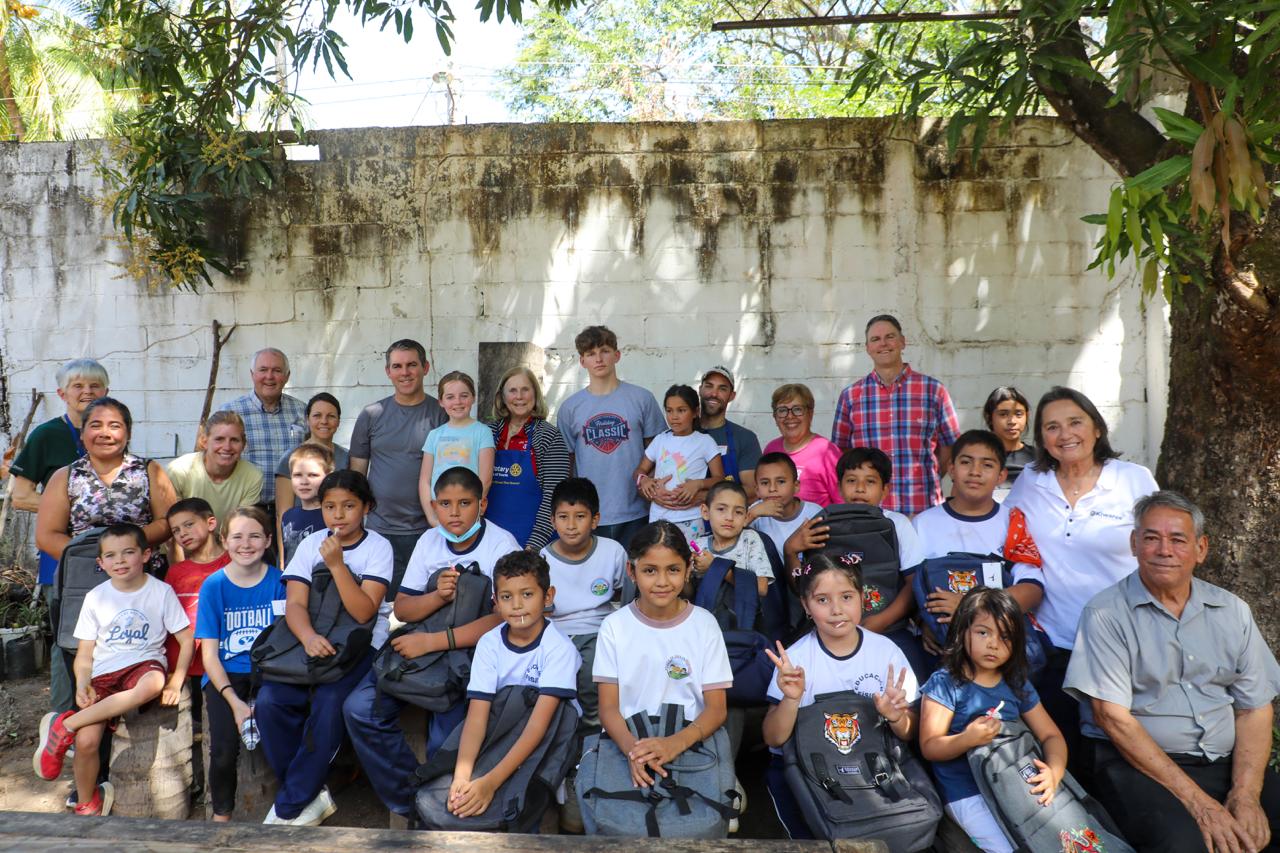 Club Rotario de Duarte en Los Ángeles y Kiwanis apoyan a colegio de San Diego, La Libertad