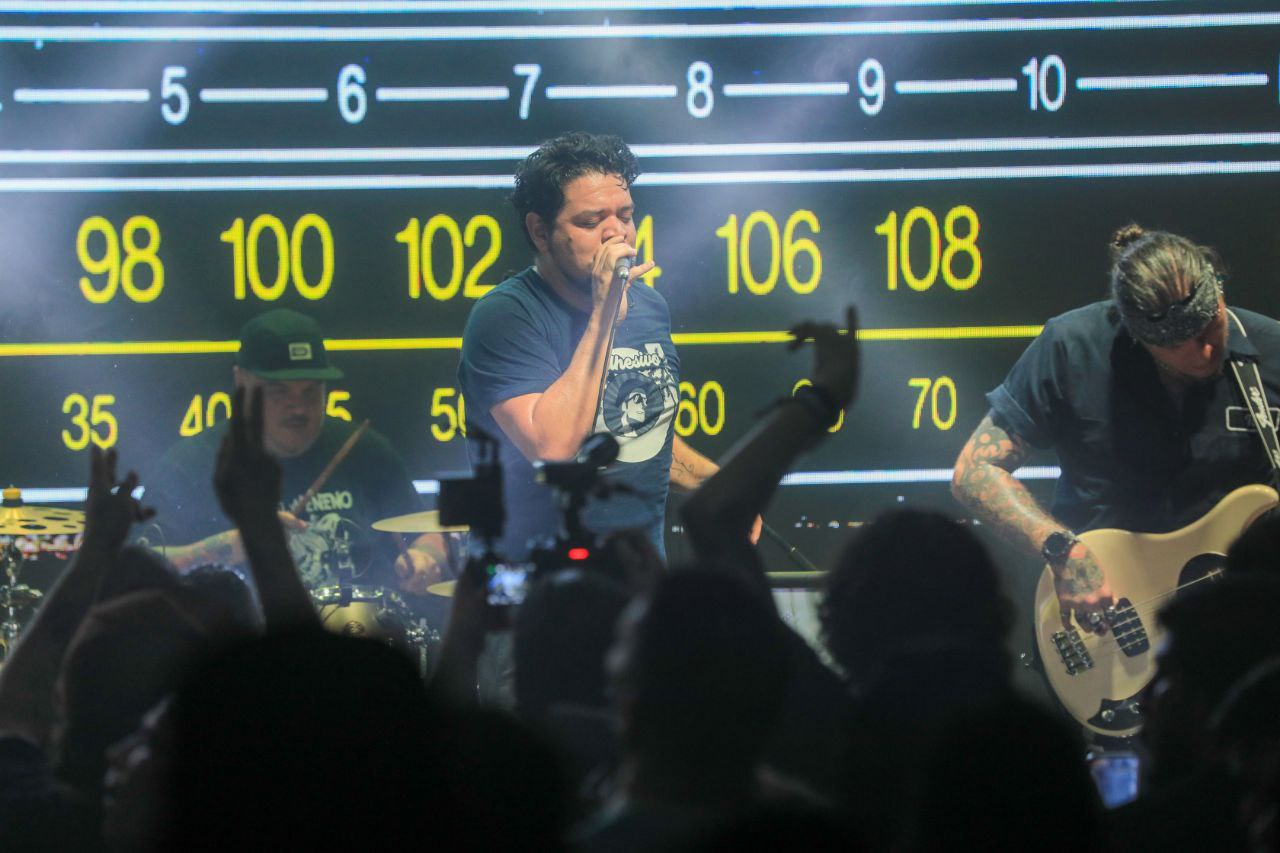 Adhesivo ofrecerá un show gratuito en Sunset Park