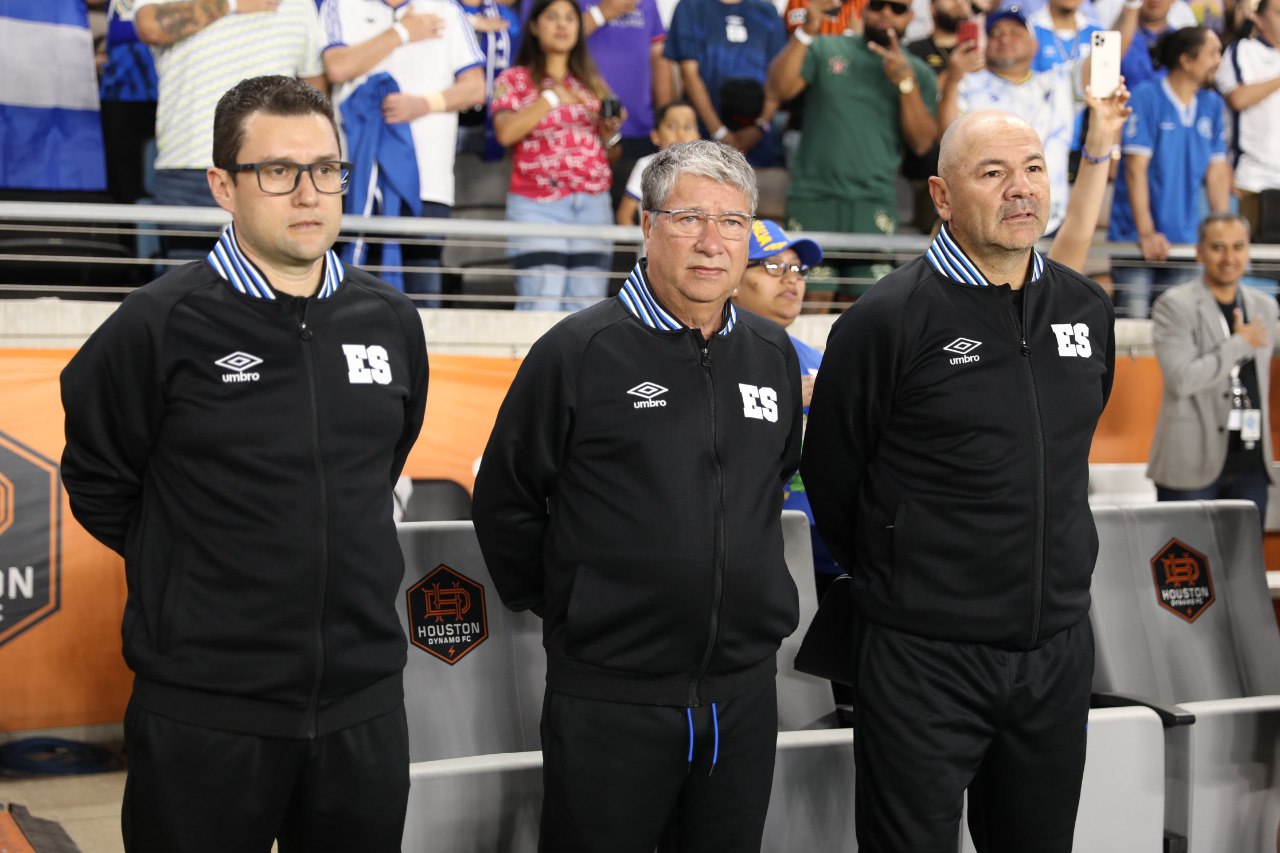 «Hay gente que destroza todo lo de la Selección entonces el funcionamiento que lo sigan inventando ellos»: Bolillo Gómez, técnico de la Azul