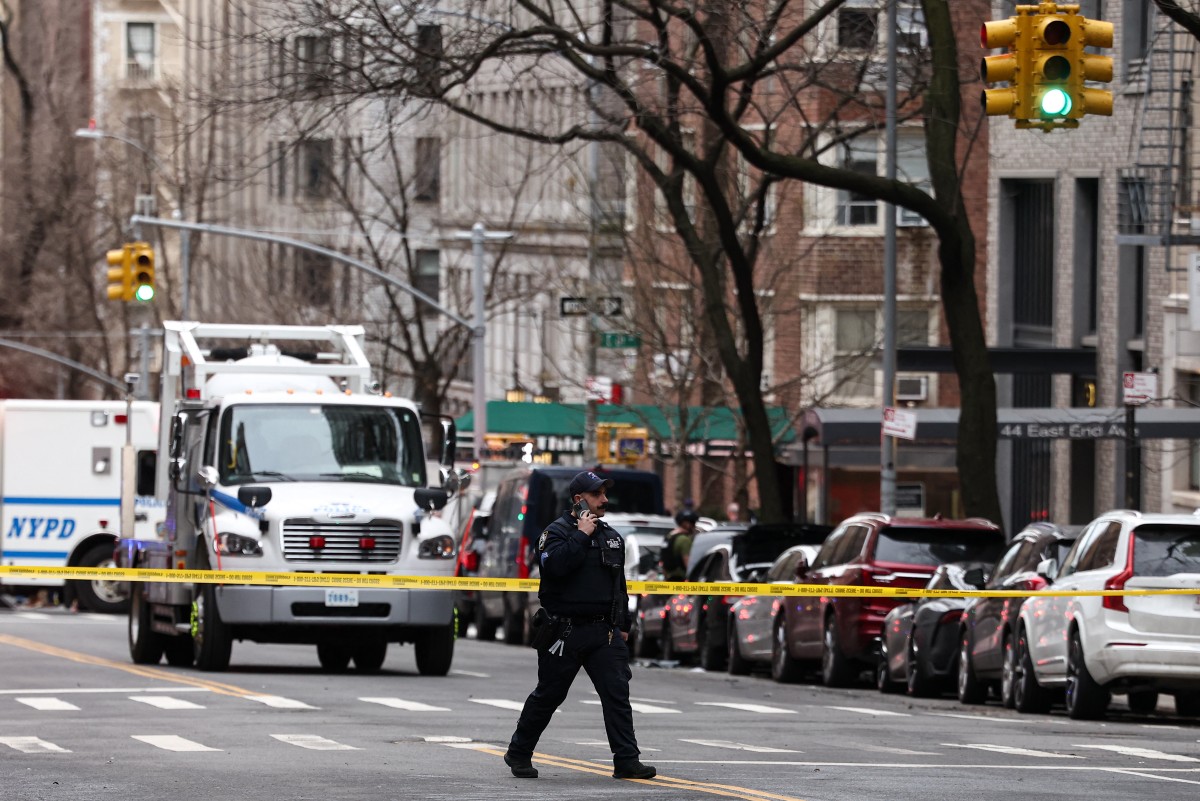 Acusan de terrorismo a dos detenidos por lanzamiento de explosivo en protesta en Nueva York