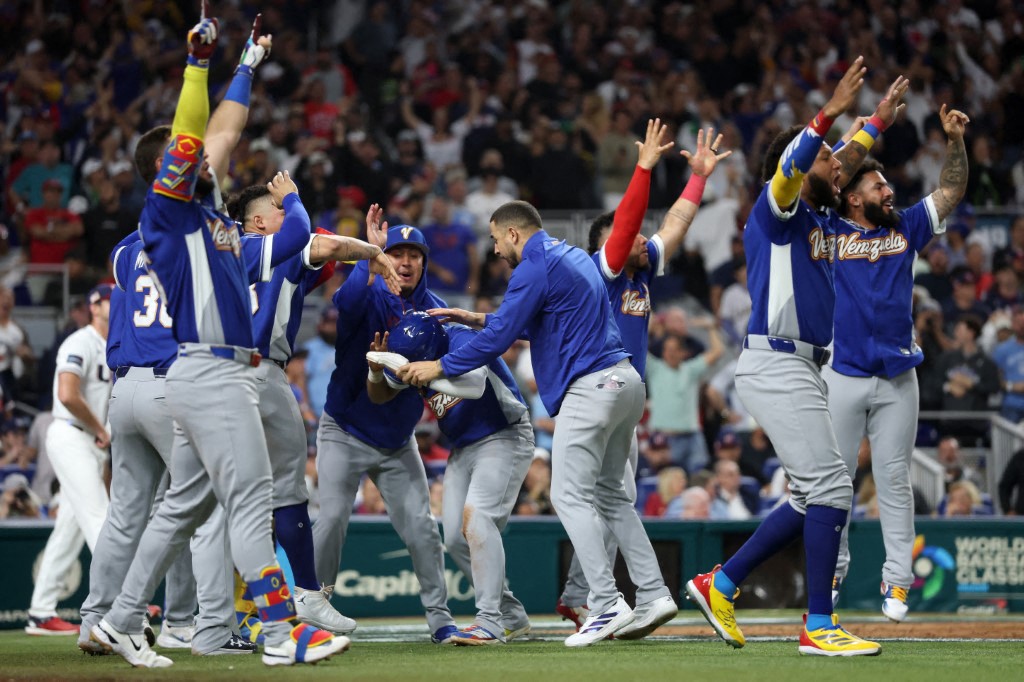Venezuela tumbó a EE. UU. en Miami y conquistó su primer Clásico Mundial de béisbol