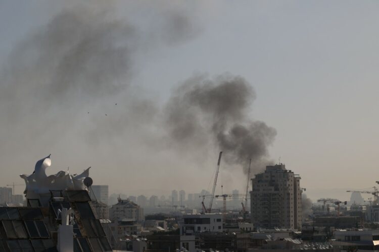 Irán, por su parte, lanzó una nueva andanada de misiles contra Israel el 24 de marzo, causando daños y heridos en Tel Aviv. Foto: AFP / Diario El Salvador