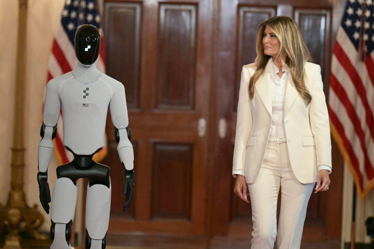 Primer robot: Melania Trump lleva un androide a evento en la Casa Blanca