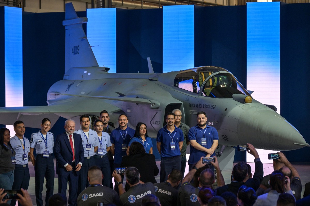 Brasil presenta su primer caza supersónico fabricado en el país