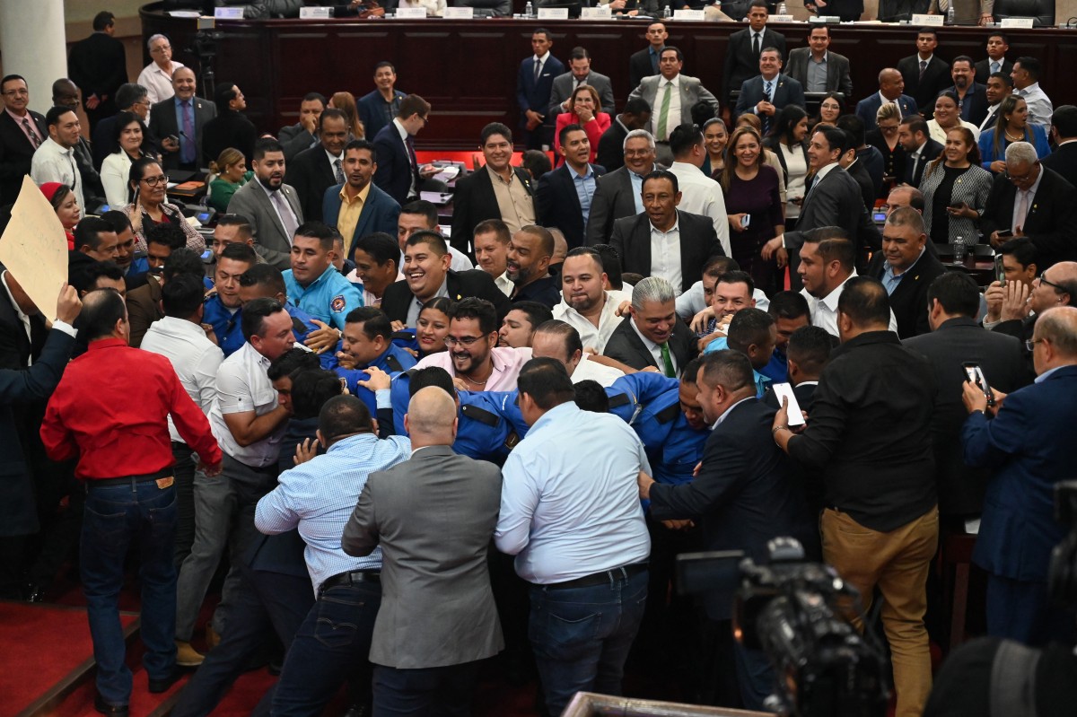 Congreso de Honduras destituye a fiscal general y renuncia presidenta de la Corte Suprema