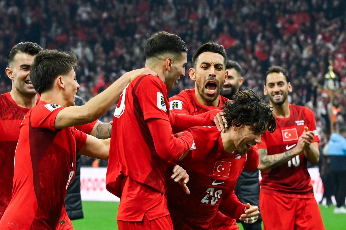 Turquía gana a Rumanía y jugará ante Eslovaquia o Kosovo por un billete al Mundial