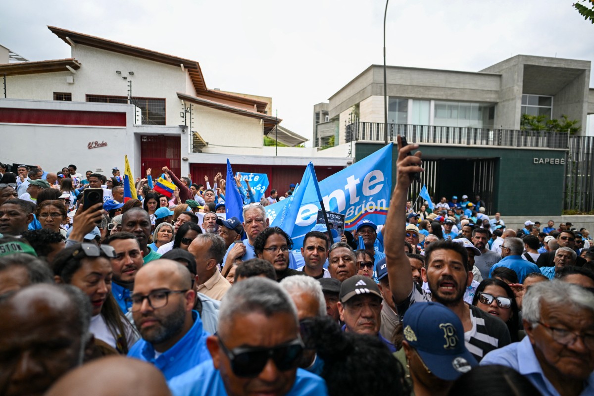 Partido de opositora venezolana Machado reabre sede cerrada en crisis poselectoral