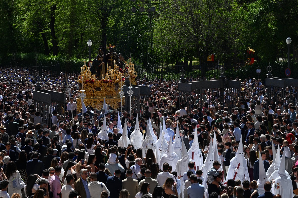 Ciudades y pueblos de España lanzan la Semana Santa con procesiones religiosas