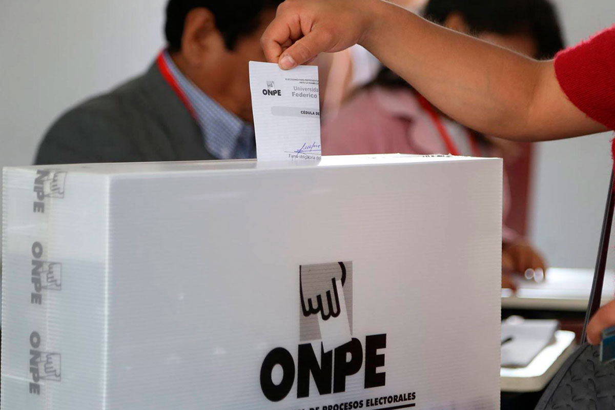 Los peruanos afrontan desconcertados una elección presidencial con 36 candidatos