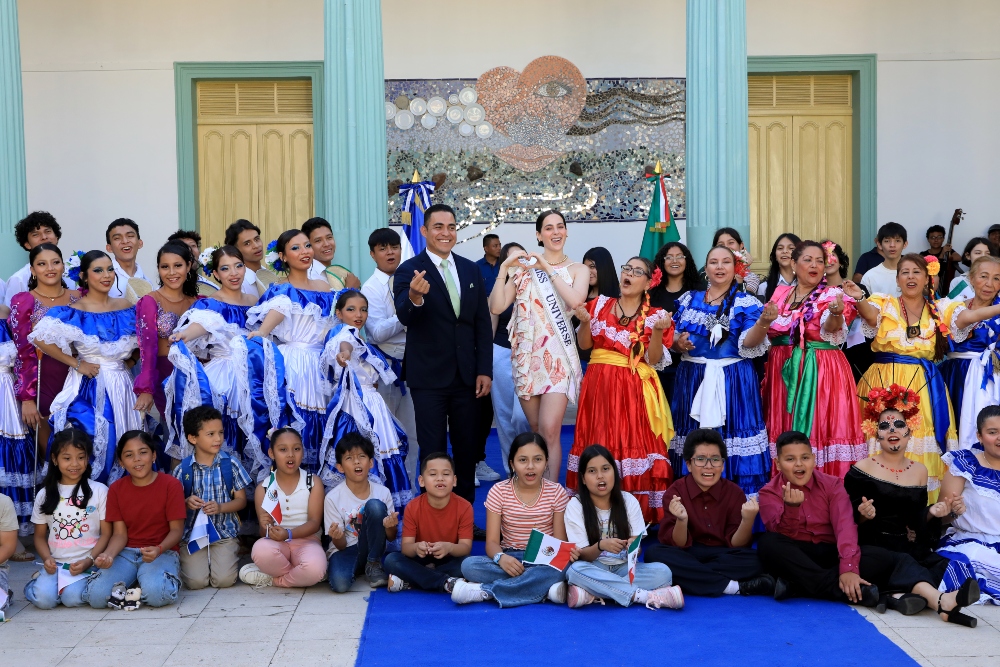 Fátima Bosch en El Salvador: ¡La reina ya está aquí!