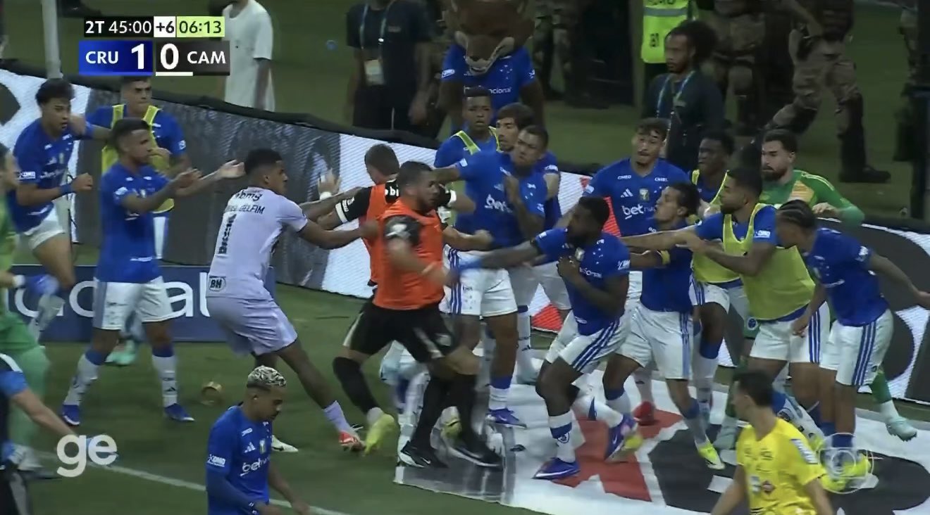 ¿Récord de expulsados? Árbitro echa del campo a 23 jugadores del Cruzeiro y Mineiro en el fútbol brasileño