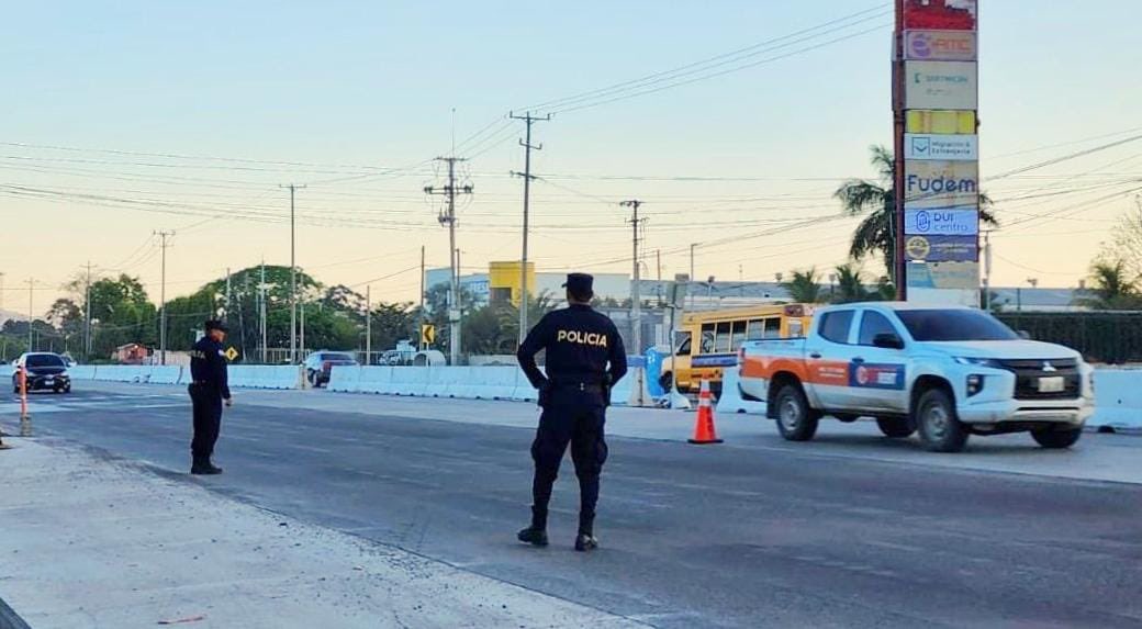 Autoridades instalan control de velocidad en carretera al puerto de La Libertad