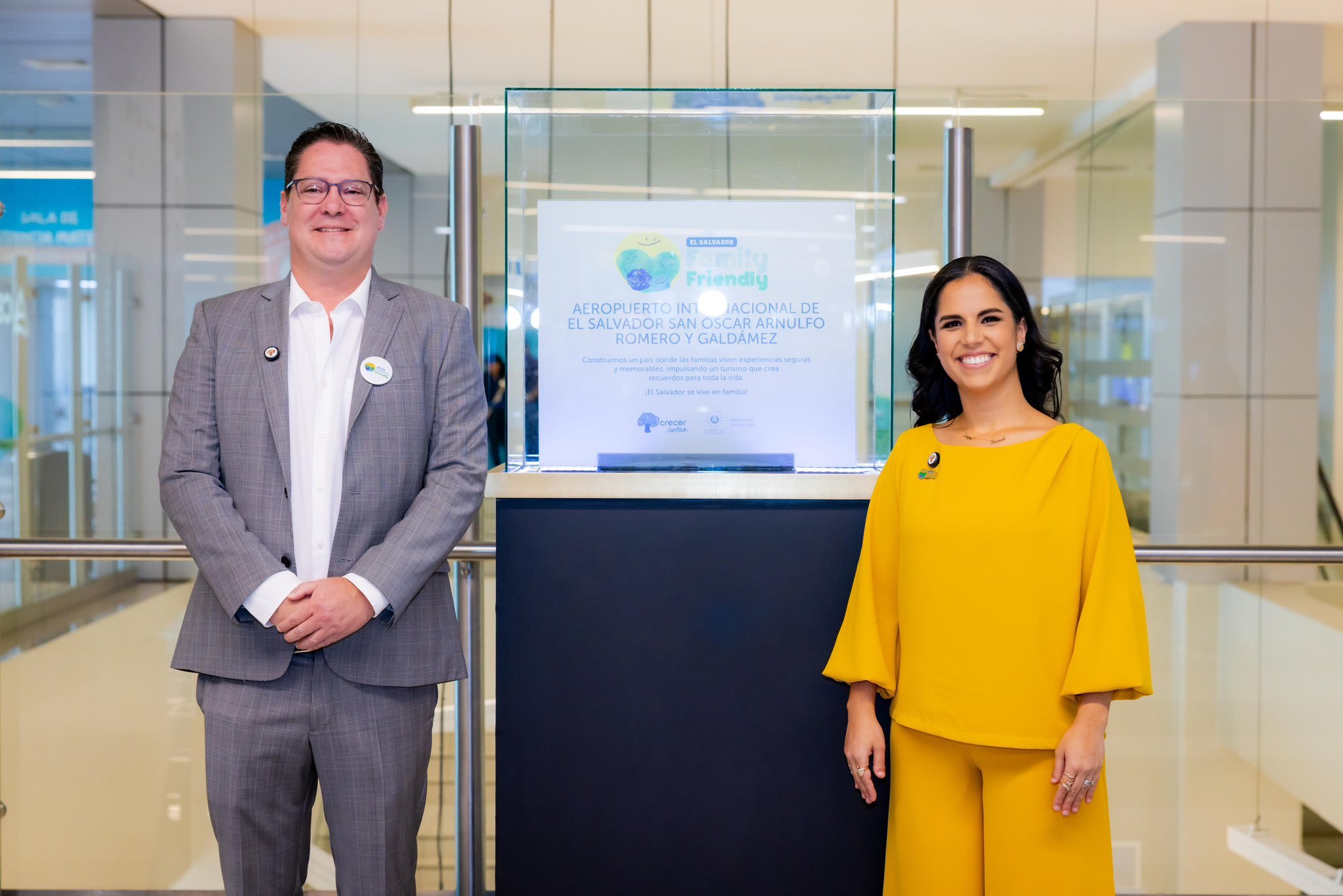 Aeropuerto Internacional de El Salvador recibe sello Family Friendly