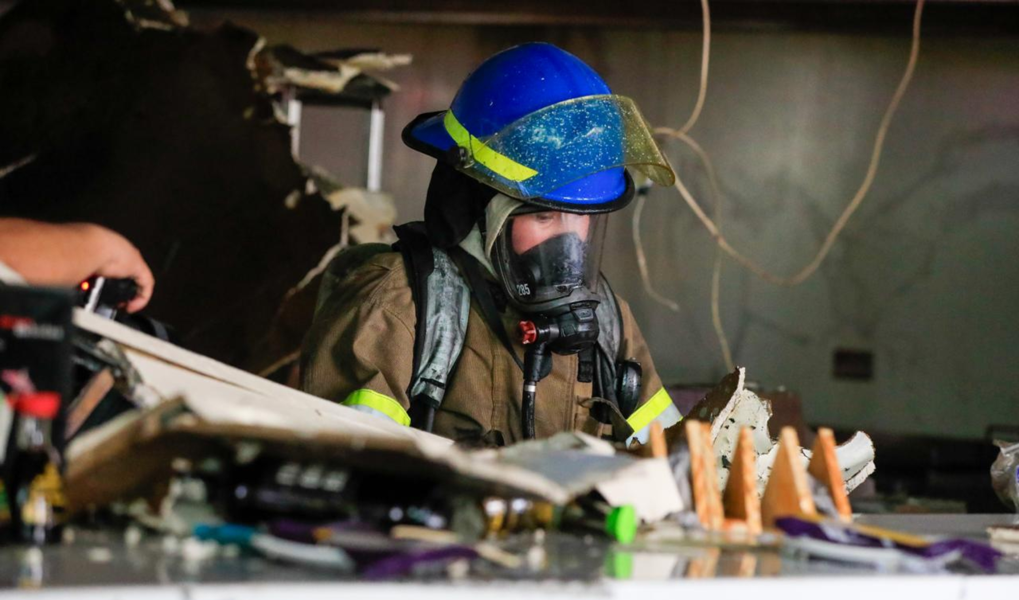 Un fallecido tras incendio en un centro comercial de San Salvador