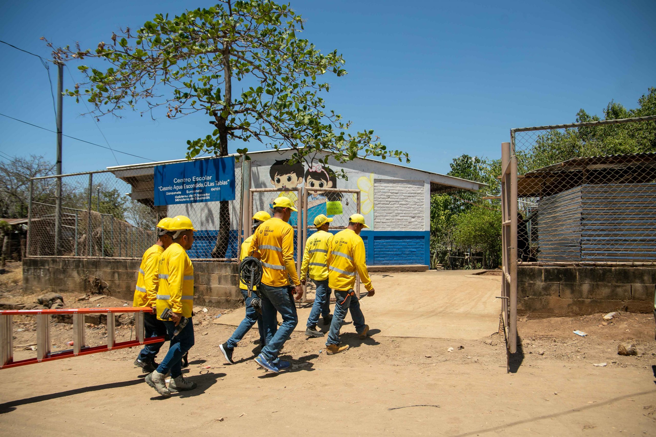 Intervienen dos escuelas en Sonsonate con mejoras integrales en infraestructura y equipamiento