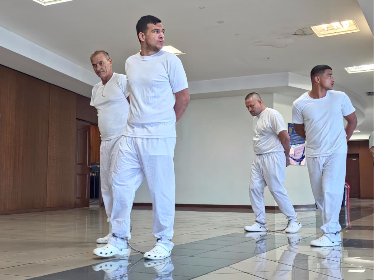 Enjuician a seis extranjeros por traficar cocaína