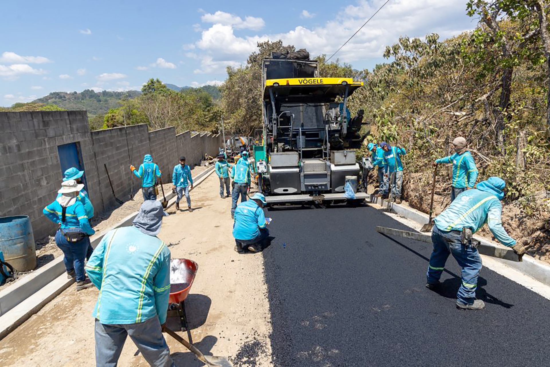 La DOM pavimenta calle de caseríos en Conchagua, La Unión