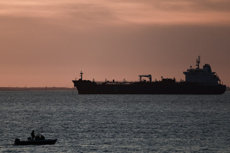 Alternativas. Rusia expresa que no hay forma de que la economía mundial se mantenga a flote sin su petróleo en el mercado. Foto: AFP