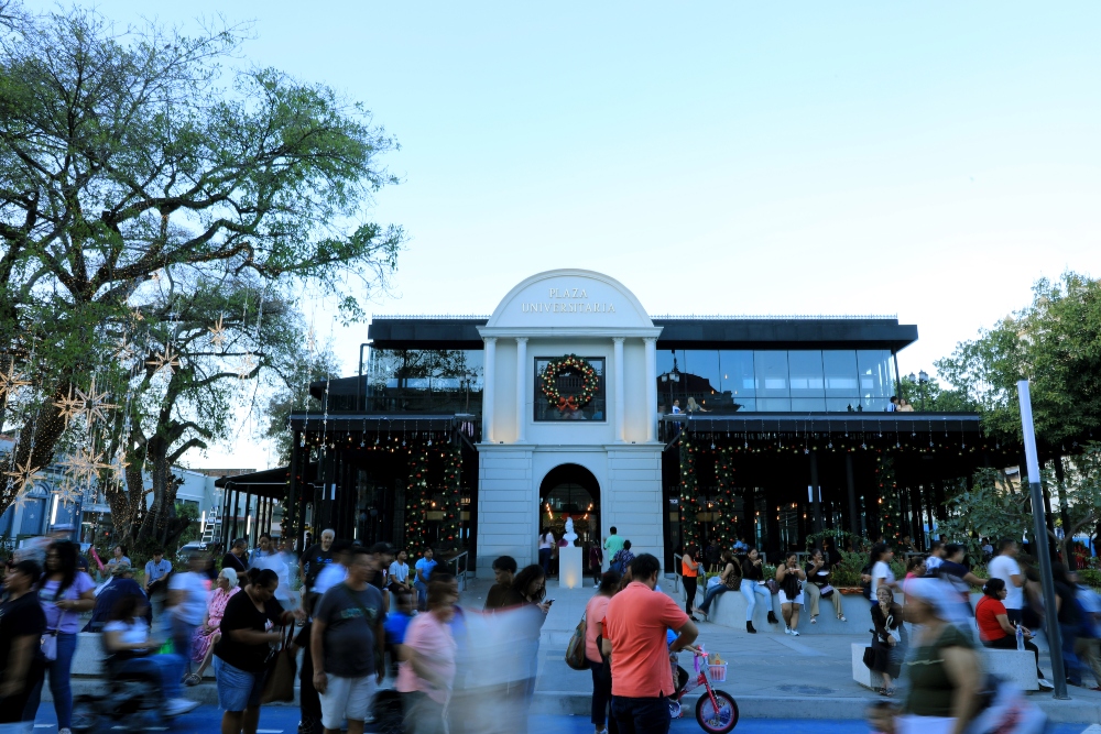 Plaza Universitaria: Un rincón diseñado para toda la familia