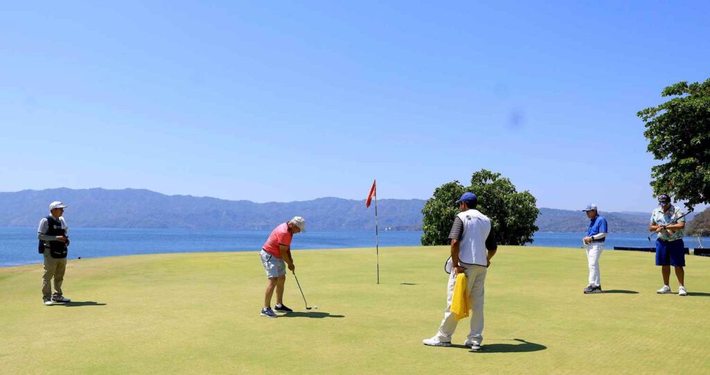 Golfistas seniors tuvieron acción en el campo del Club Corinto
