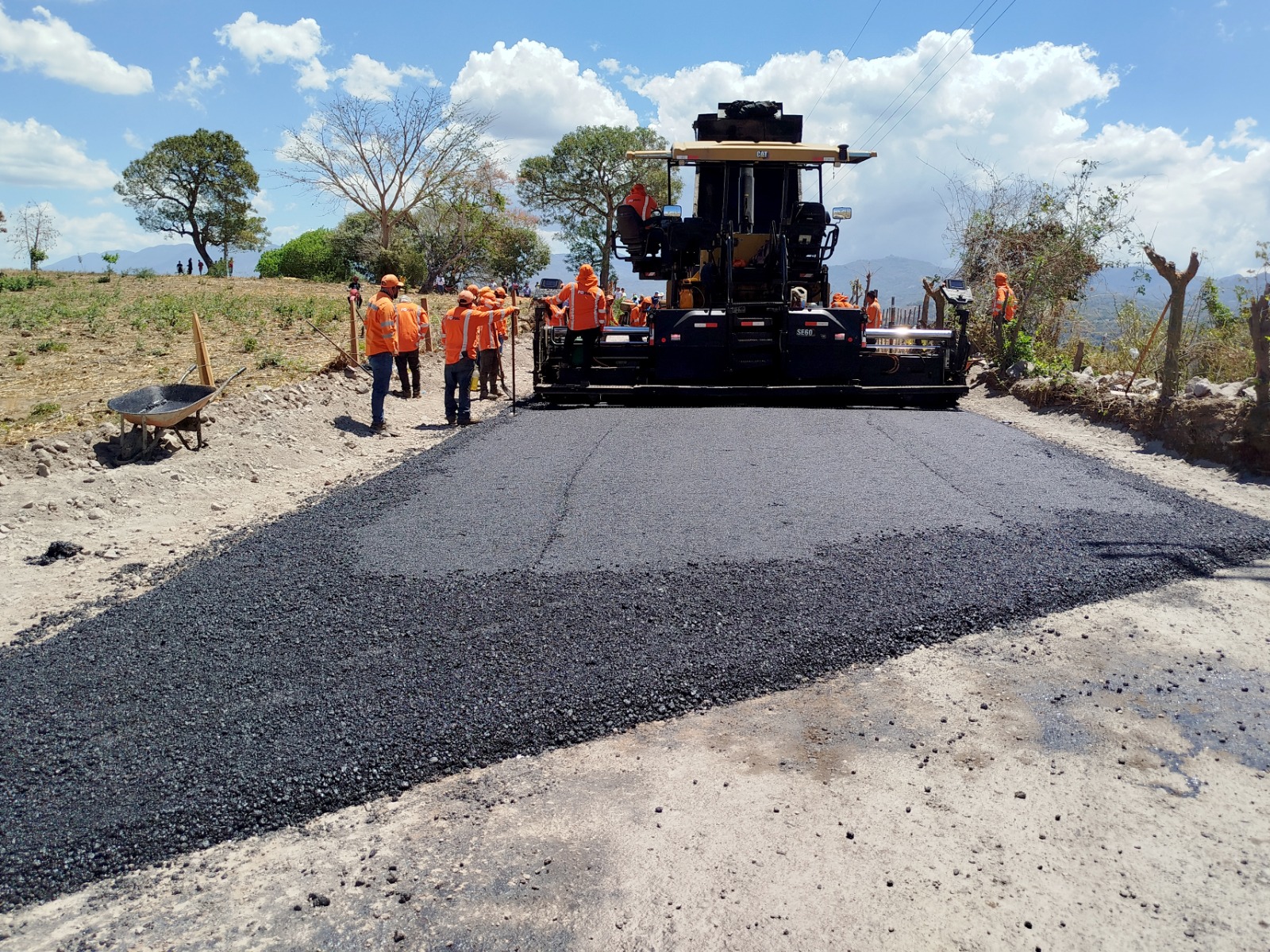 Construcción de calle en Los Toles lleva un avance del 40 %