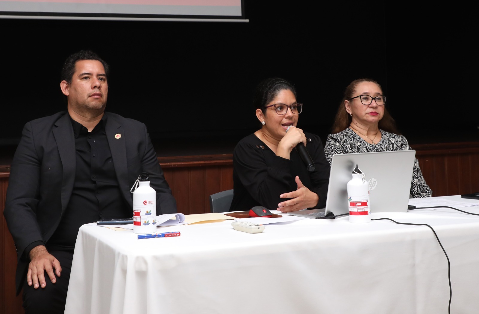 Apuesta por datos es un reto para la microempresa salvadoreña, concluye investigación