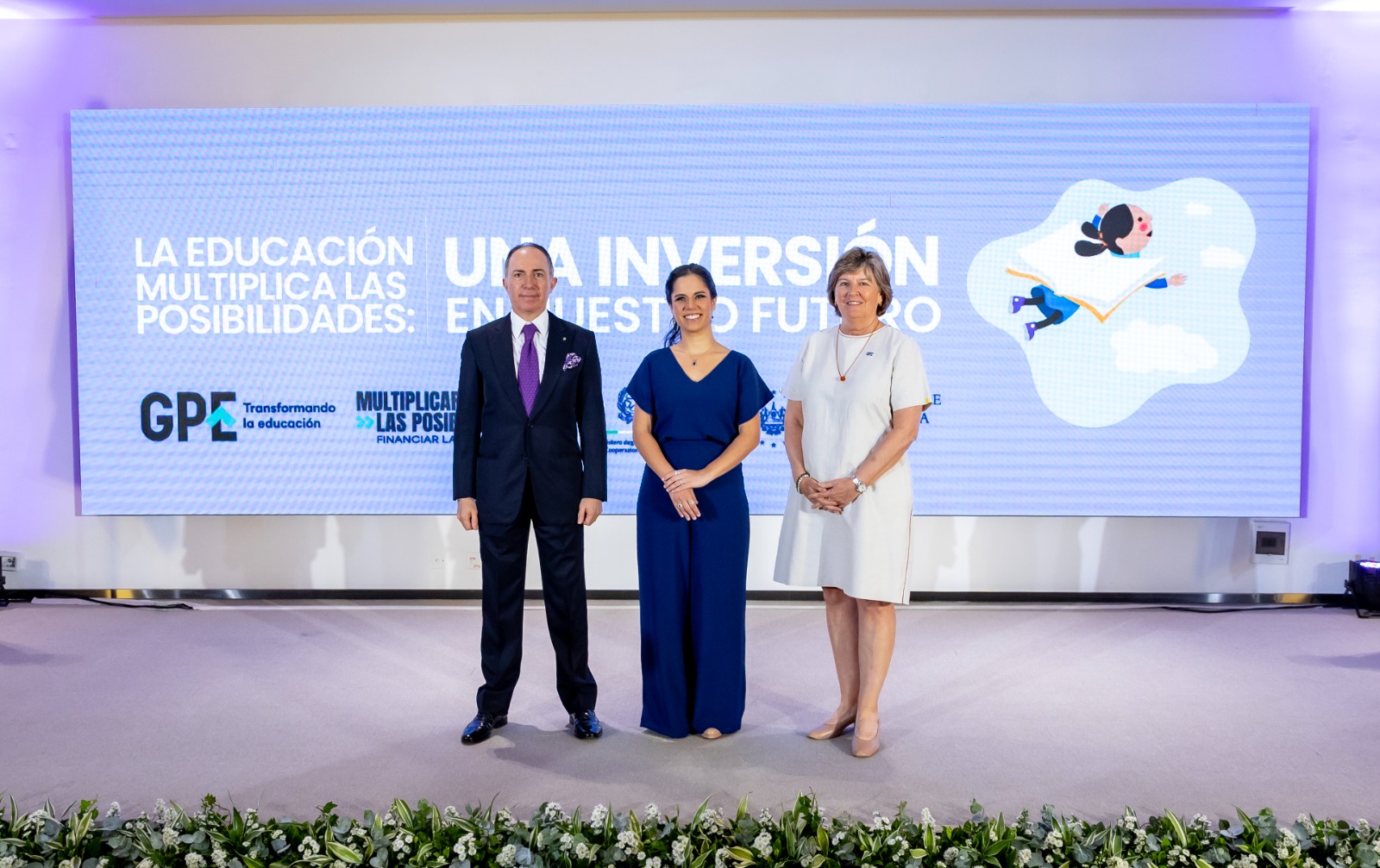 «El Salvador ha demostrado liderazgo en la educación», afirma la vicepresidenta de Alianza Global para la Educación, Christine Hogan