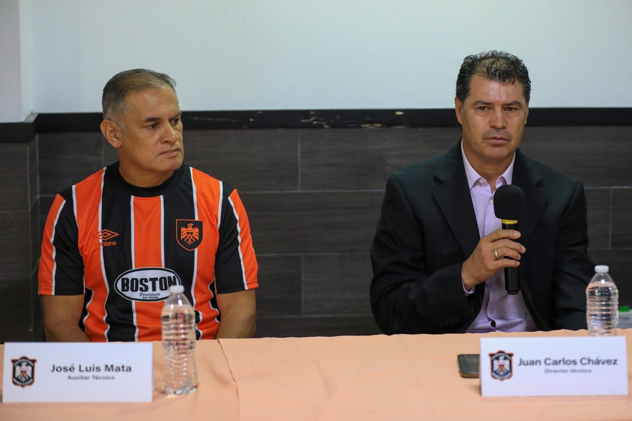Águila se queda sin técnico en semana de clásico nacional