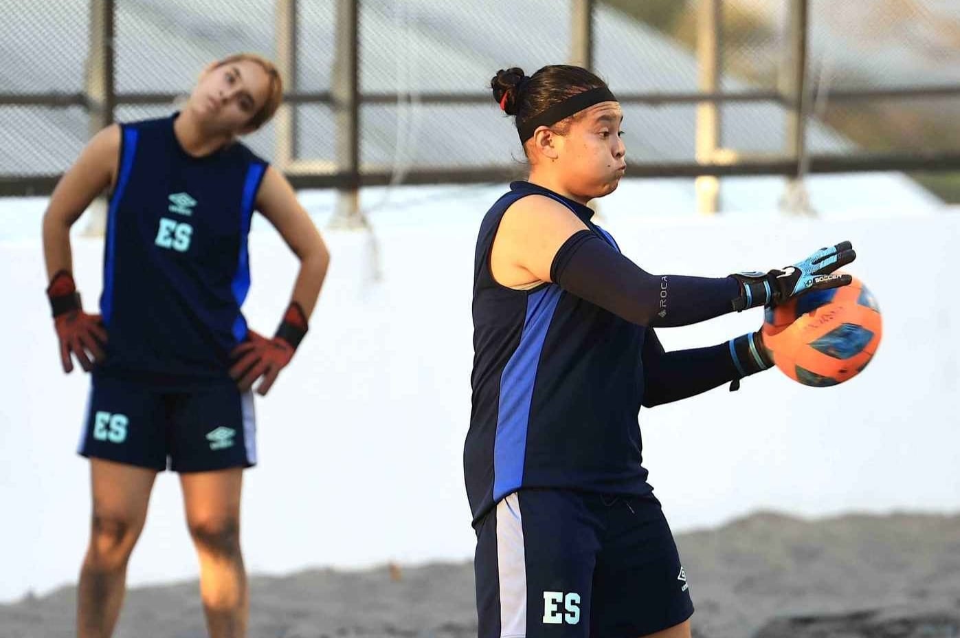 «Defender la corona será difícil, pero no imposible»: Yahaira Maravilla, portera de la Azul playera