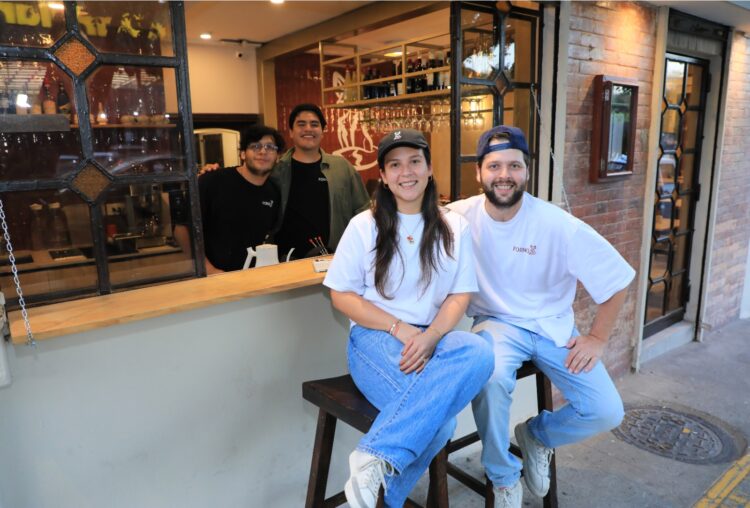 El restaurante, ubicado en las cercanías del redondel Italia, ofrece una variedad de platillos elaborados con base en recetas de la familia de Aiden, quien conoció a Vanessa en Toronto, Canadá. Fotos / Sofía Mazariego.