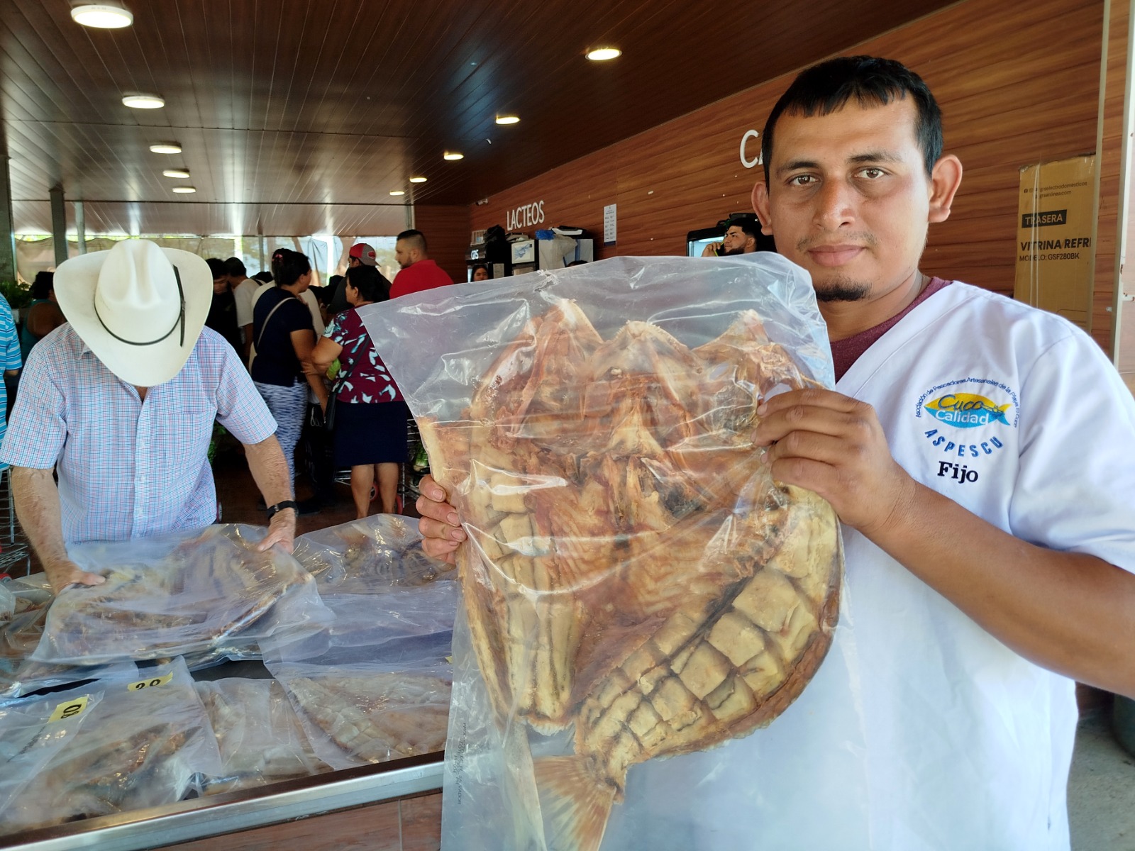 Agromercado de San Miguel ofrece pescado a precio accesible
