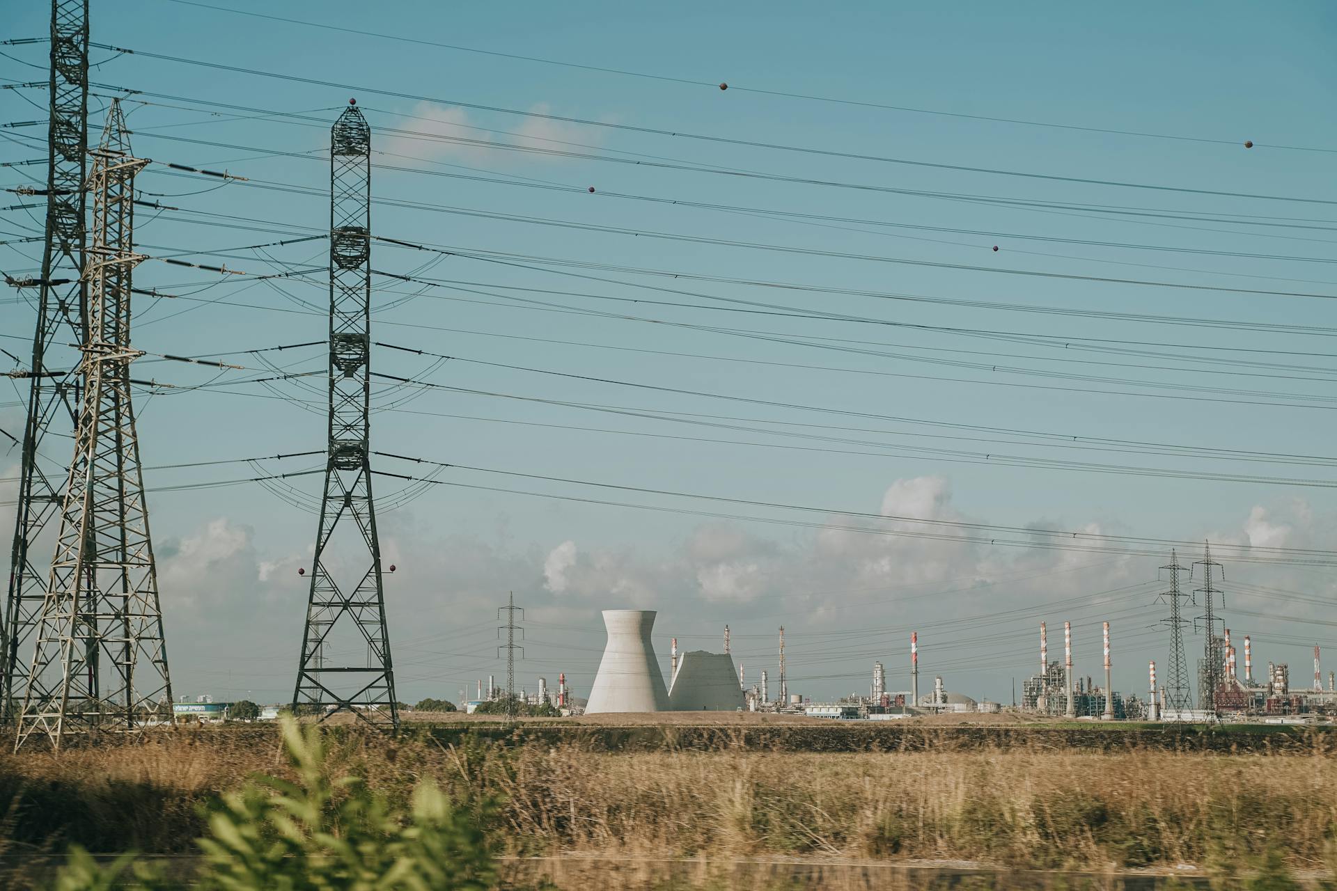 El mundo podría enfrentar su peor crisis energética en décadas, advierte la AIE
