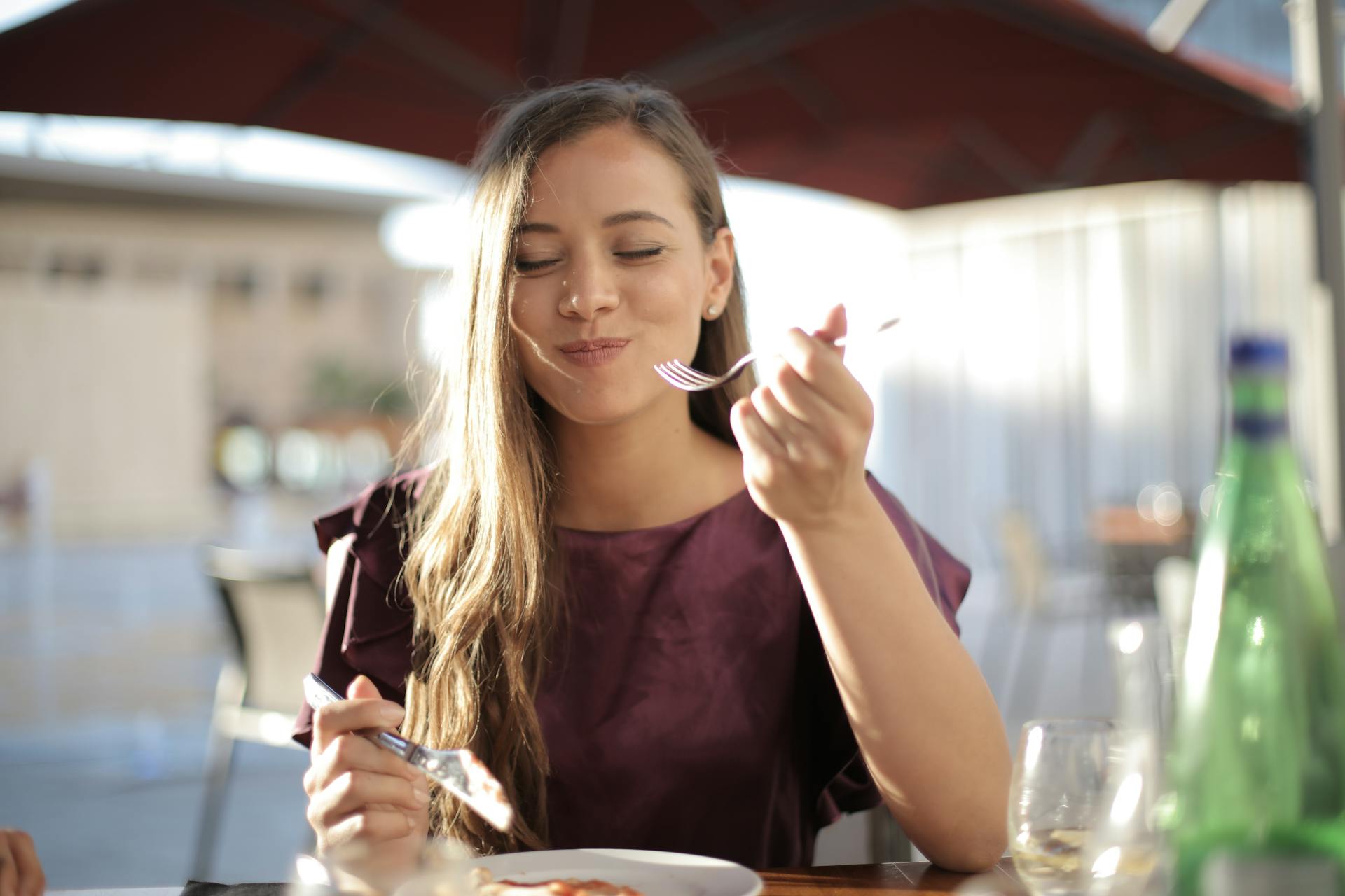 Estos son los beneficios que obtienes al caminar después de comer